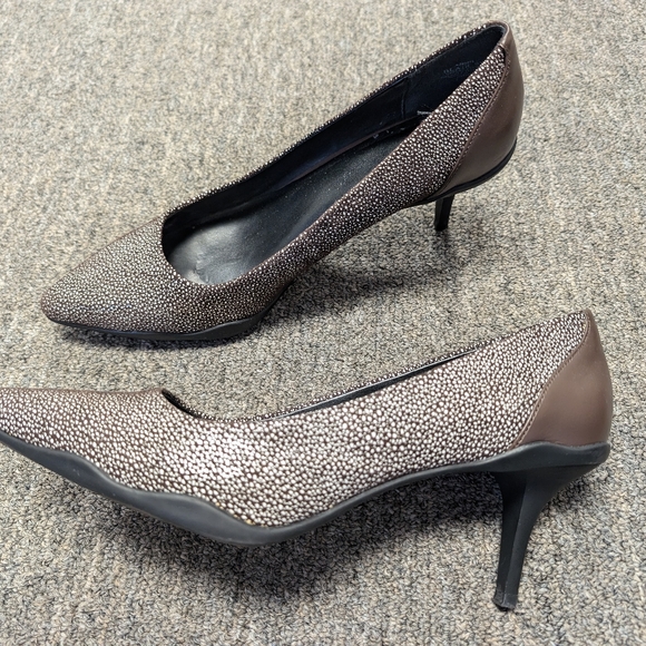 LOGO by Lori Goldstein Pointed Toe Kitten Heels BLAIR BROWN - Picture 4 of 11